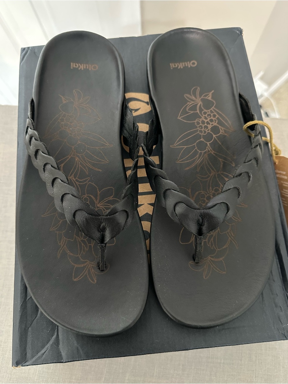NWT OluKai Women's Lei Black Braided Leather Thong Sandals - Picture 4 of 8